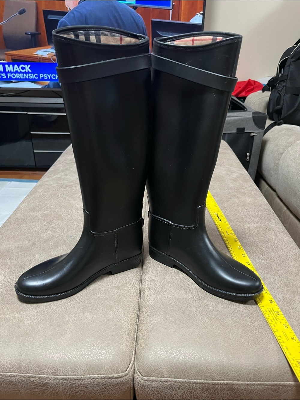 Black Women's Tall Rain Boots us size is like 6 - Picture 2 of 11